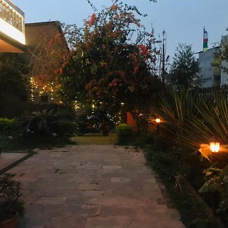 Hotel Lotus Garden Katmandú Exterior foto