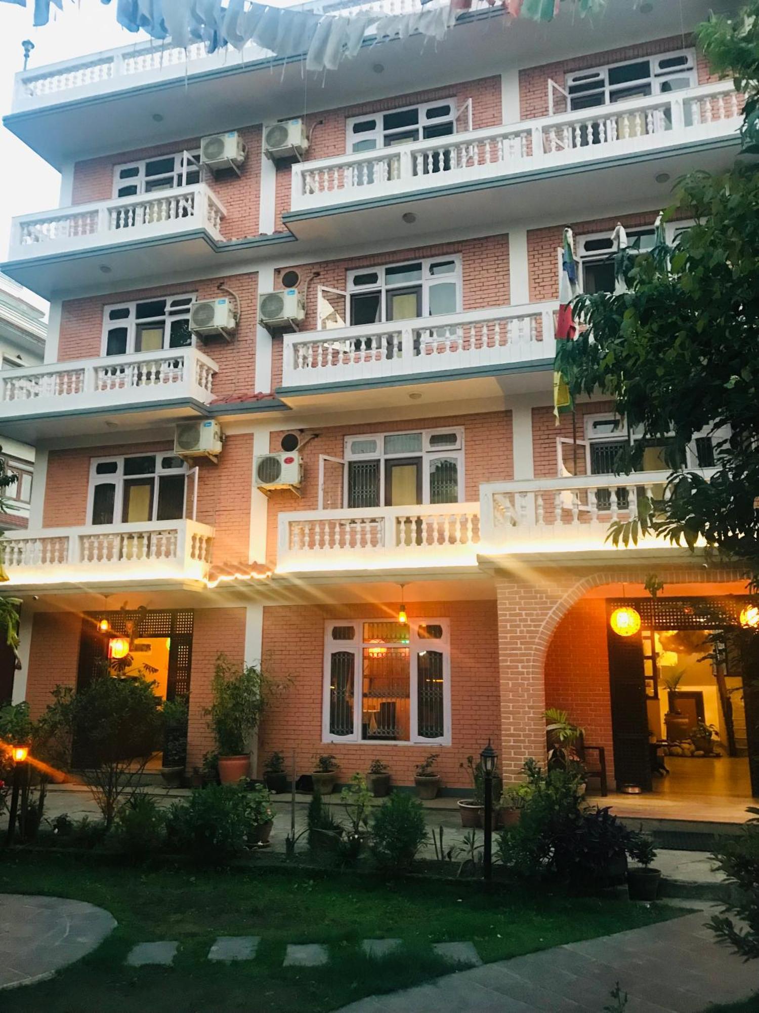 Hotel Lotus Garden Katmandú Exterior foto